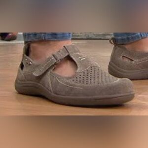 Earth Origins Callie Women's Tan Suede Leather Mary Jane Flats Shoes Size 12